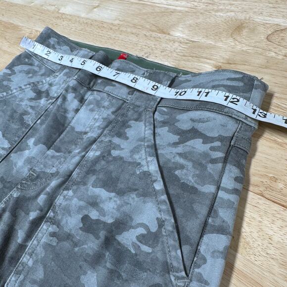 Spanx NWOT Stretch Twill Ankle Cargo Pants Camo Size M Pull-On Slimming Shaping - Picture 9 of 11